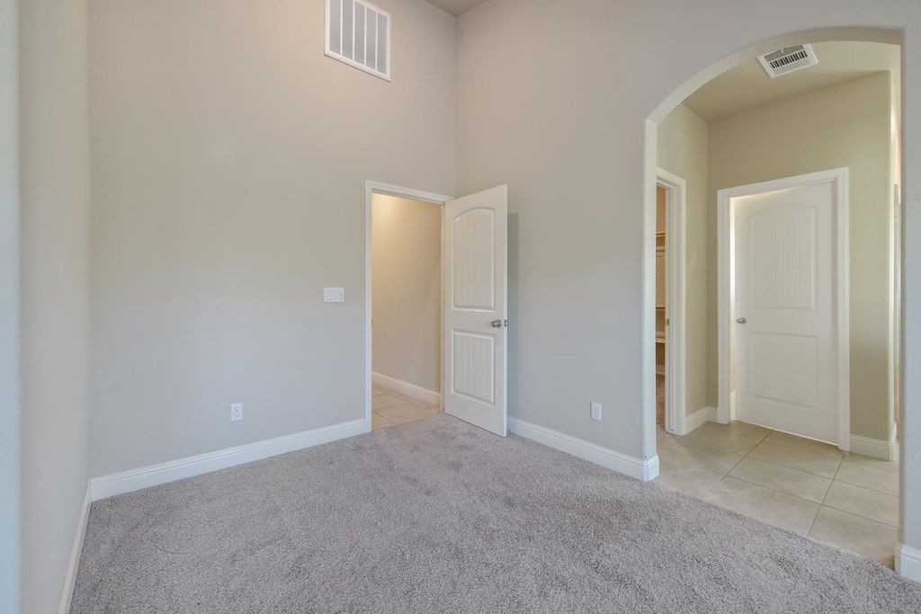 Image 42 of property listing at 2521 N Fontana Street, Visalia, CA 93291