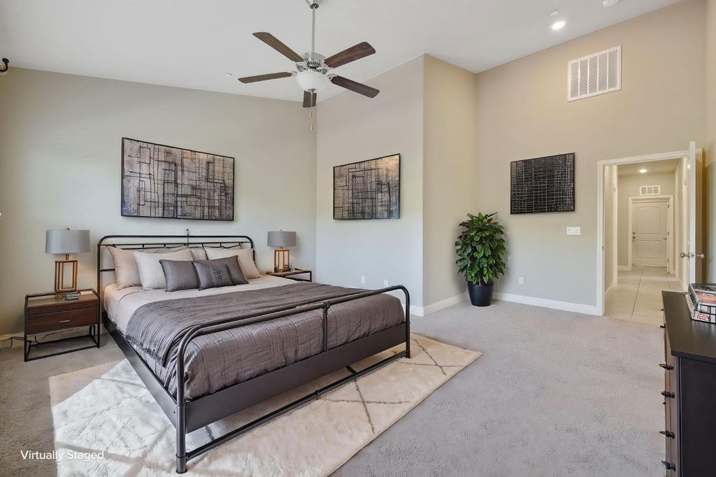 Image 44 of property listing at 2521 N Fontana Street, Visalia, CA 93291