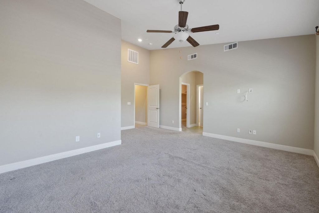 Image 45 of property listing at 2521 N Fontana Street, Visalia, CA 93291