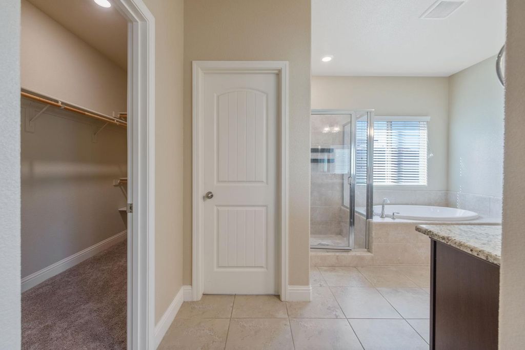 Image 46 of property listing at 2521 N Fontana Street, Visalia, CA 93291