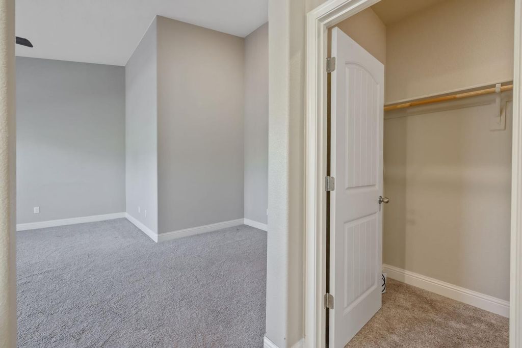 Image 49 of property listing at 2521 N Fontana Street, Visalia, CA 93291