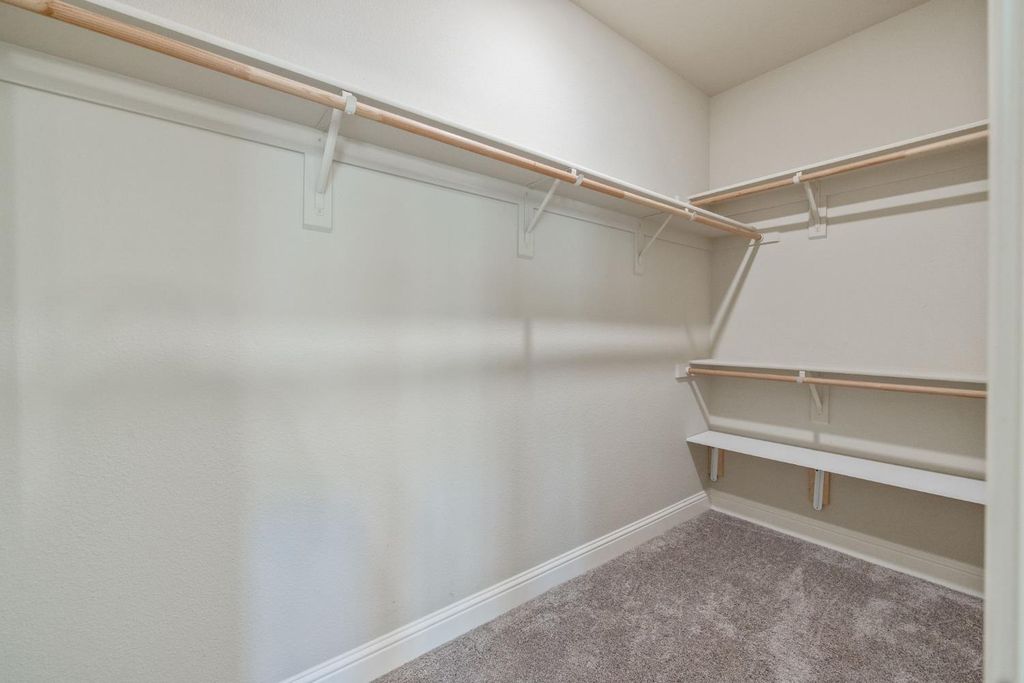 Image 50 of property listing at 2521 N Fontana Street, Visalia, CA 93291