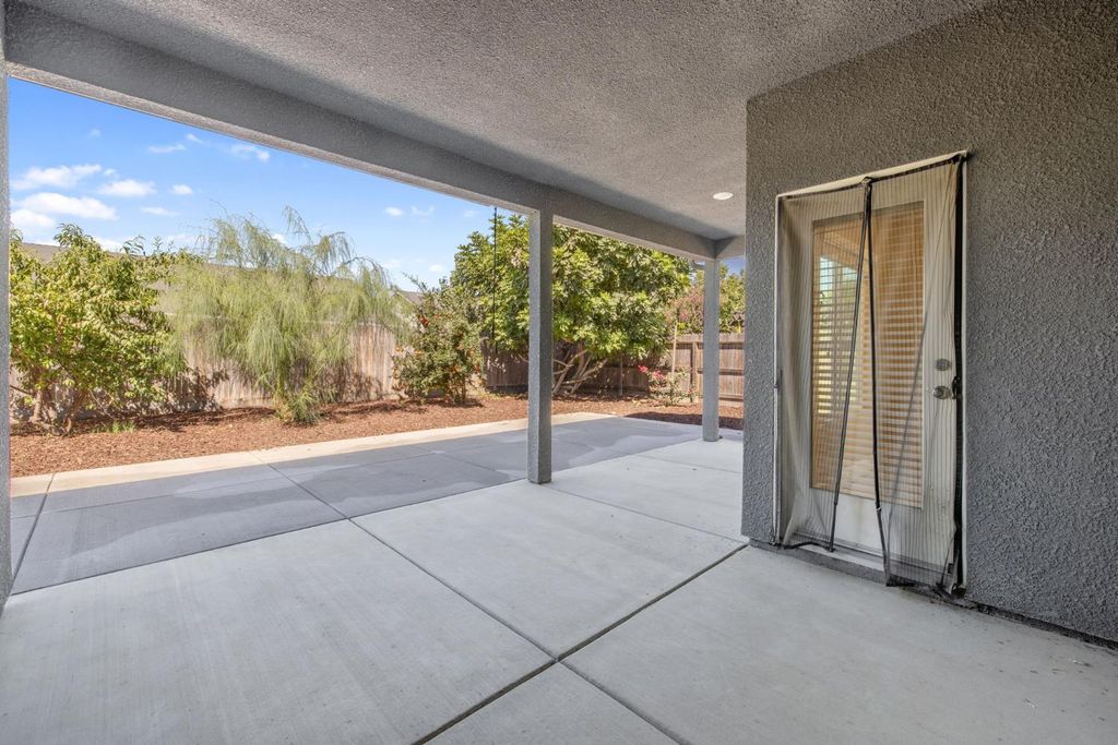 Image 51 of property listing at 2521 N Fontana Street, Visalia, CA 93291