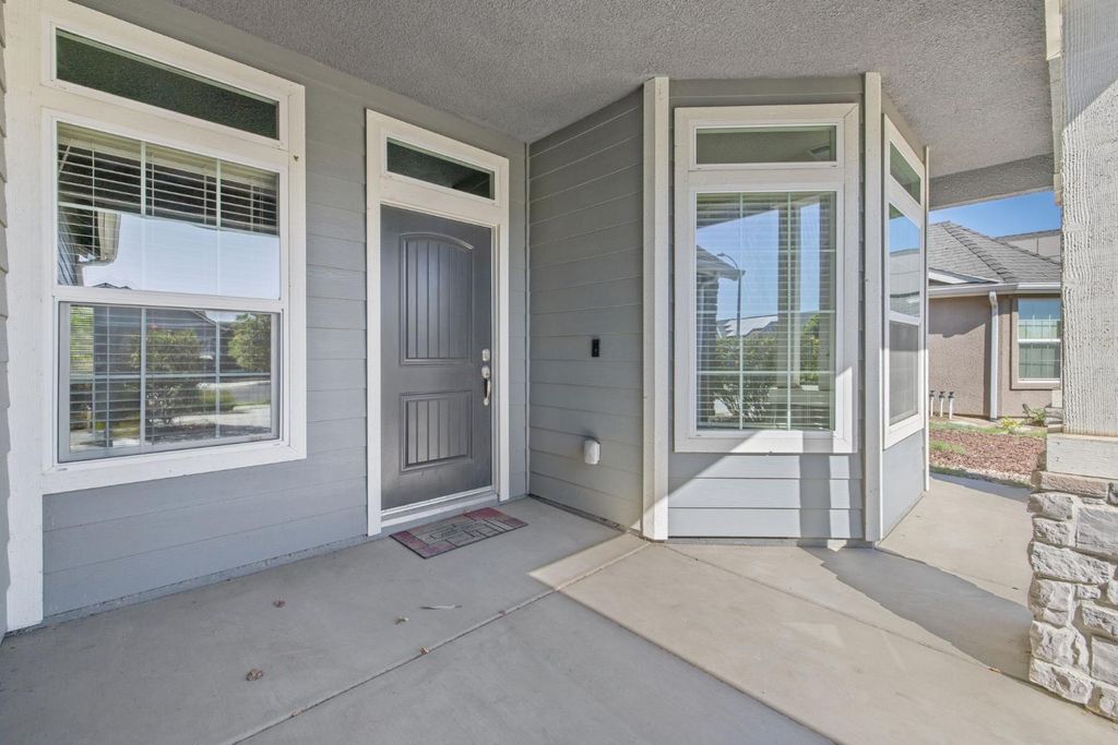 Image 7 of property listing at 2521 N Fontana Street, Visalia, CA 93291