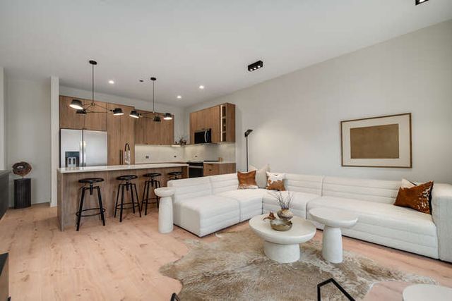 1257 N ASHLAND Avenue 402, Chicago, IL 60622