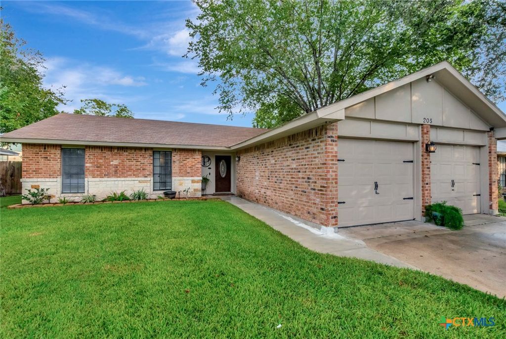205 Monterrey Drive, Victoria, TX 77904