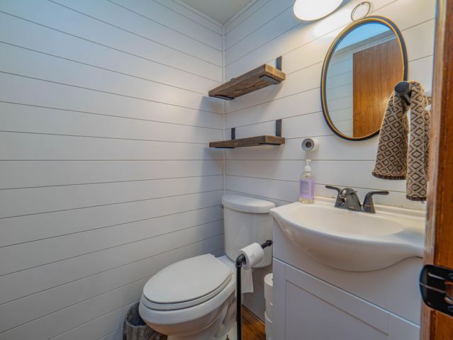 1762 COUNTY ROAD 2715, Moberly, MO 65270