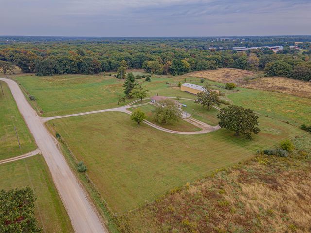 1762 COUNTY ROAD 2715, Moberly, MO 65270