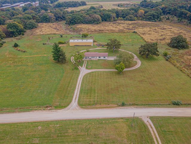 1762 COUNTY ROAD 2715, Moberly, MO 65270