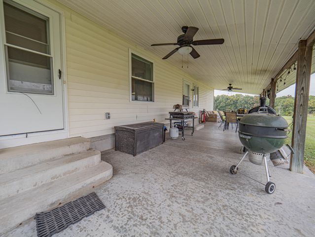 1762 COUNTY ROAD 2715, Moberly, MO 65270