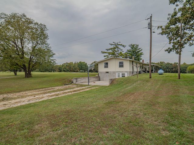 1762 COUNTY ROAD 2715, Moberly, MO 65270