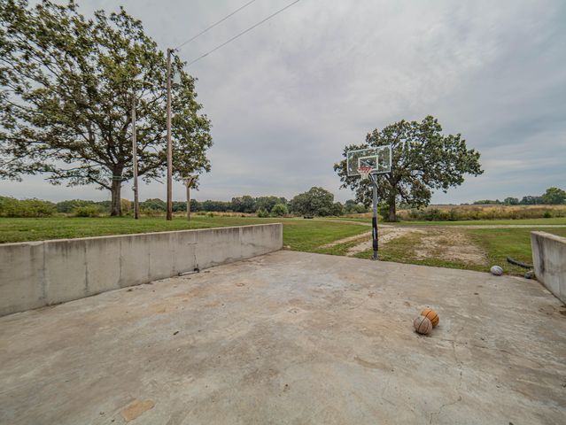 1762 COUNTY ROAD 2715, Moberly, MO 65270