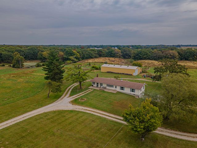 1762 COUNTY ROAD 2715, Moberly, MO 65270