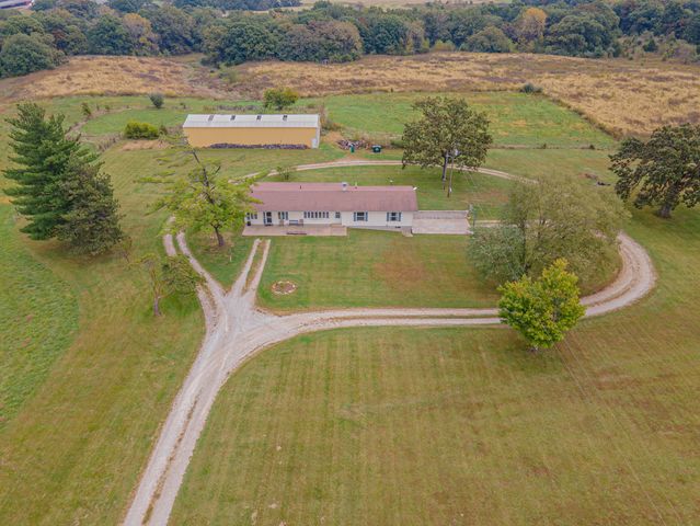 1762 COUNTY ROAD 2715, Moberly, MO 65270