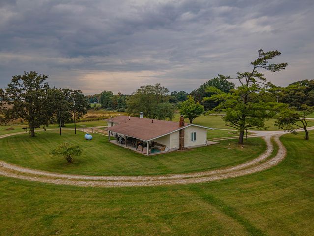 1762 COUNTY ROAD 2715, Moberly, MO 65270