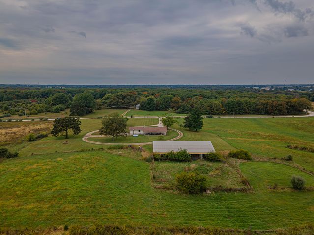 1762 COUNTY ROAD 2715, Moberly, MO 65270