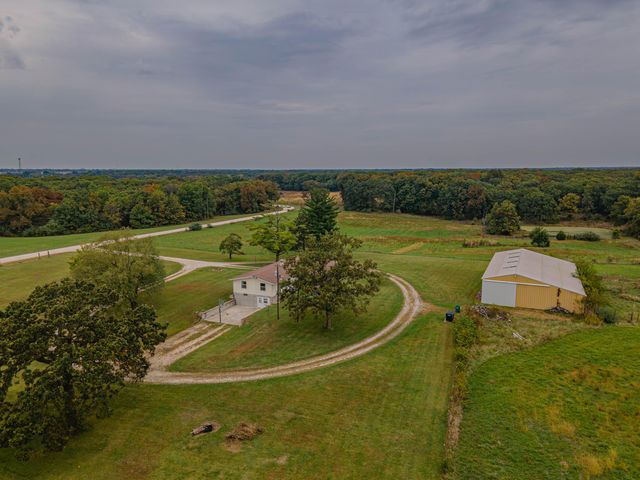 1762 COUNTY ROAD 2715, Moberly, MO 65270