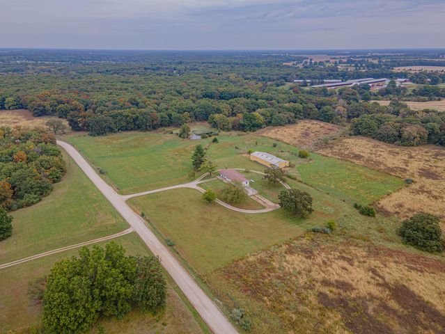 1762 COUNTY ROAD 2715, Moberly, MO 65270