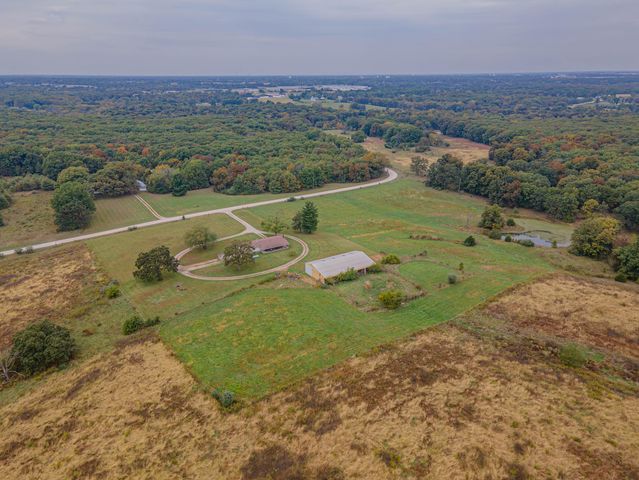 1762 COUNTY ROAD 2715, Moberly, MO 65270