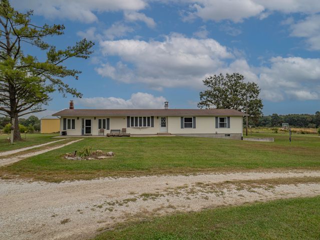 1762 COUNTY ROAD 2715, Moberly, MO 65270