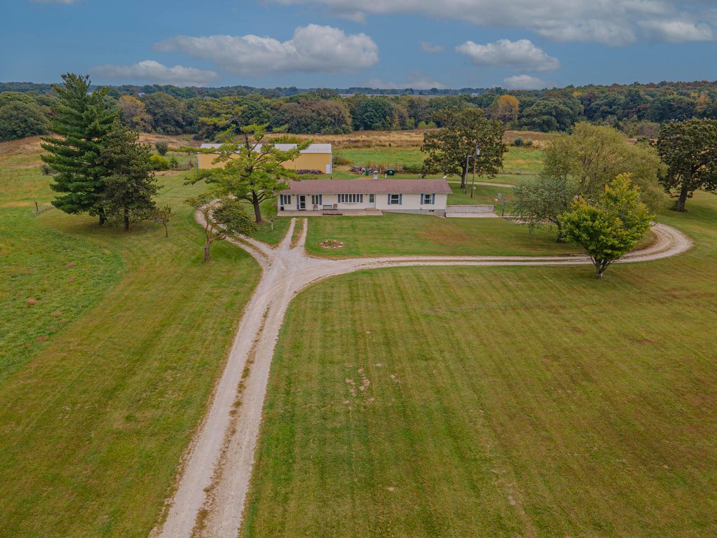 1762 COUNTY ROAD 2715, Moberly, MO 65270