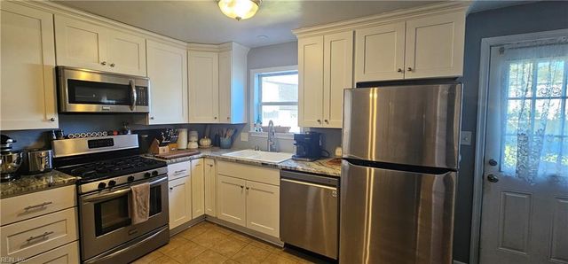 8248 Simons DR, Norfolk, VA 23505