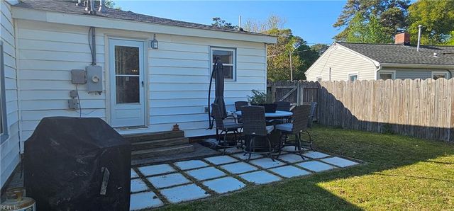 8248 Simons DR, Norfolk, VA 23505