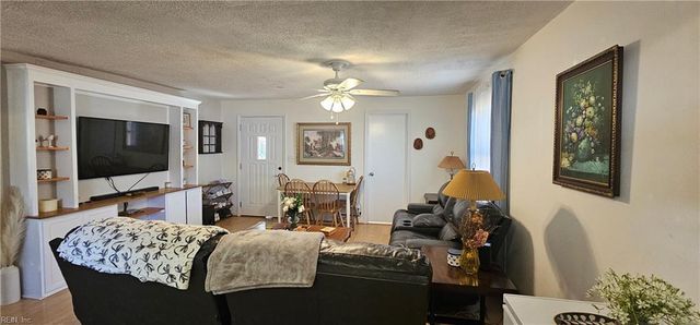 8248 Simons DR, Norfolk, VA 23505