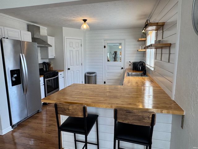 36 N Pearl Street, New Waverly, IN 46961