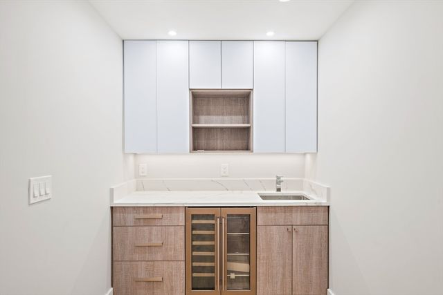 94 Thurston Rd 94, Newton, MA 02464