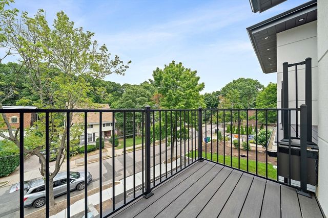 94 Thurston Rd 94, Newton, MA 02464