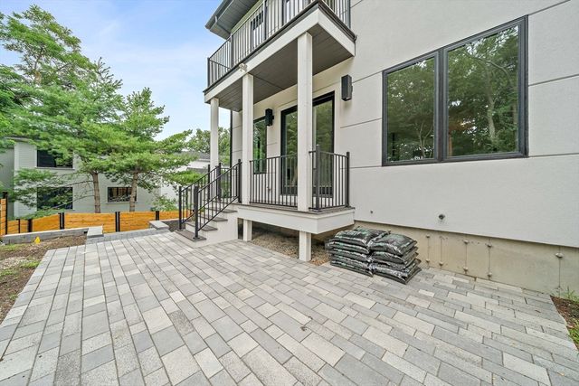 94 Thurston Rd 94, Newton, MA 02464