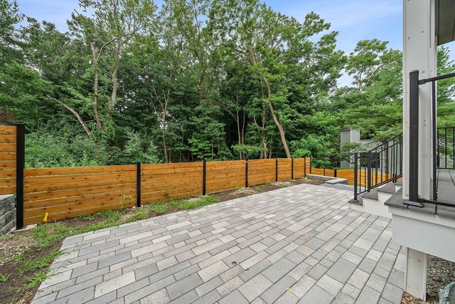 94 Thurston Rd 94, Newton, MA 02464