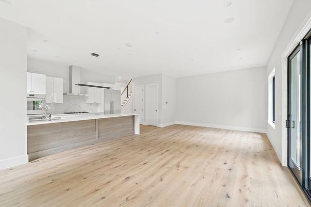 94 Thurston Rd 94, Newton, MA 02464