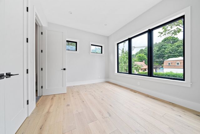 94 Thurston Rd 94, Newton, MA 02464