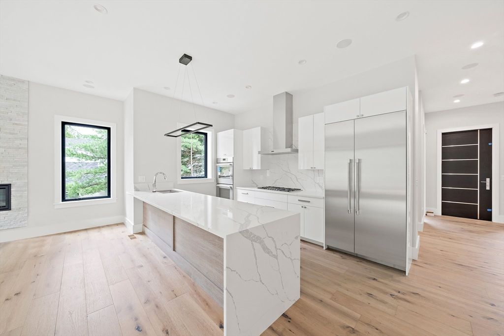 94 Thurston Rd 94, Newton, MA 02464