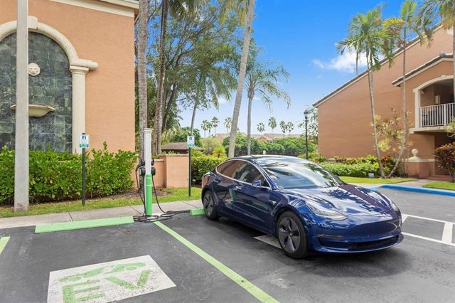 3874 Lyons Road 305-6, Coconut Creek, FL 33073