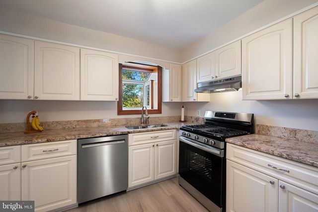 6725 PINE DR, Columbia, MD 21046