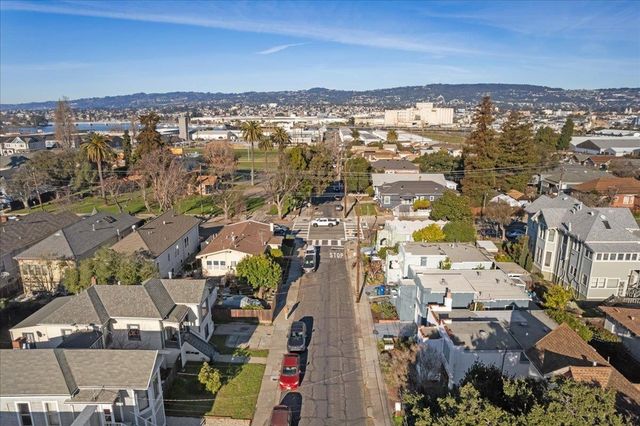 1720 Walnut St., Alameda, CA 94501