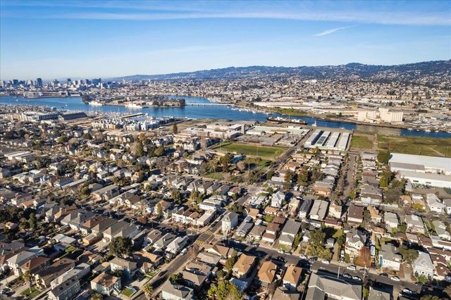 1720 Walnut St., Alameda, CA 94501