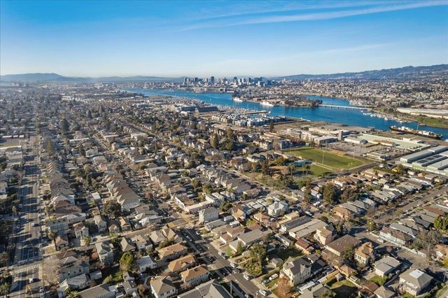 1720 Walnut St., Alameda, CA 94501