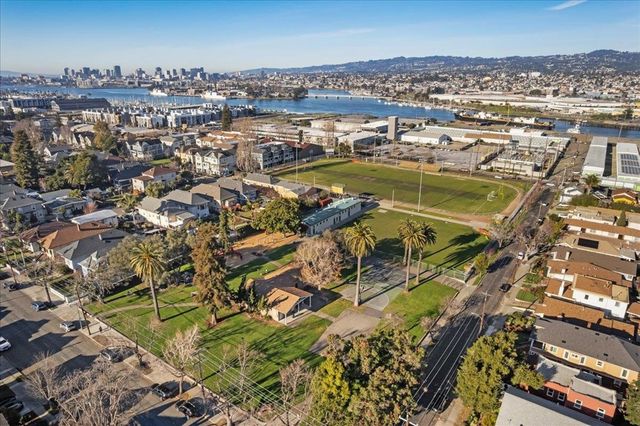 1720 Walnut St., Alameda, CA 94501