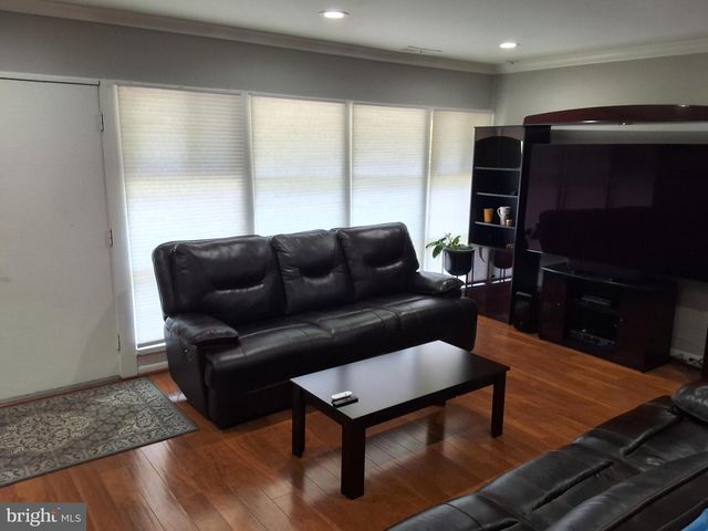 4406 FOREST GLEN CT, Annandale, VA 22003