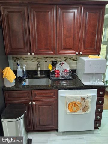 4406 FOREST GLEN CT, Annandale, VA 22003
