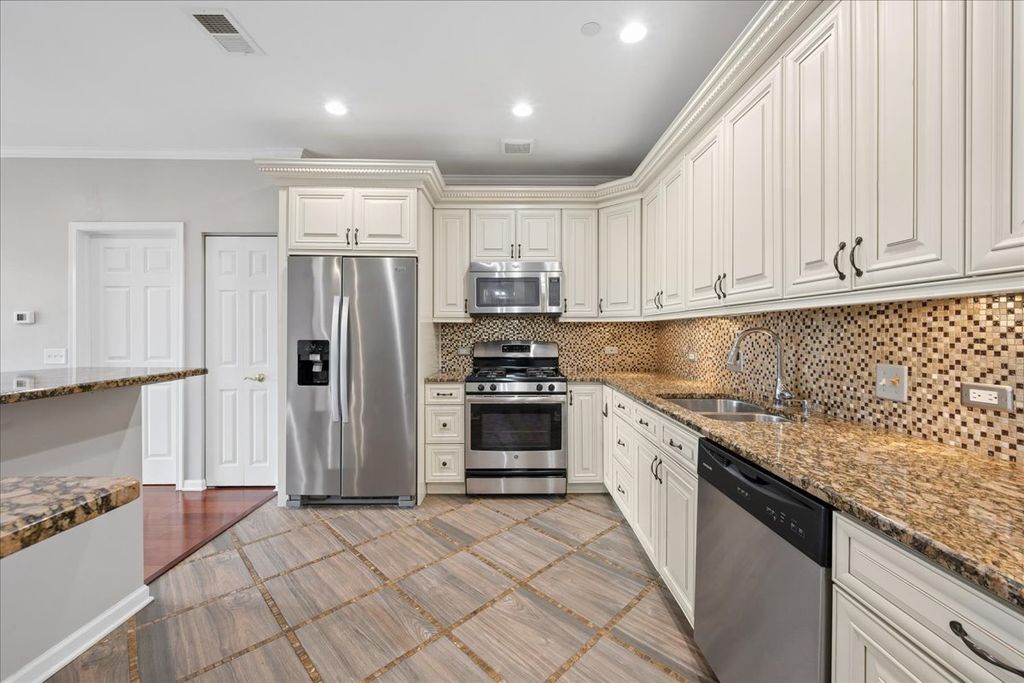 660 McHENRY Road 207, Wheeling, IL 60090 — photo 3
