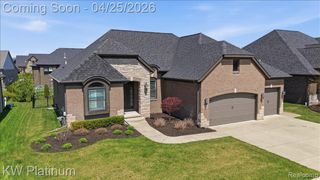 22003 Chaucer Court, Macomb, MI 48044