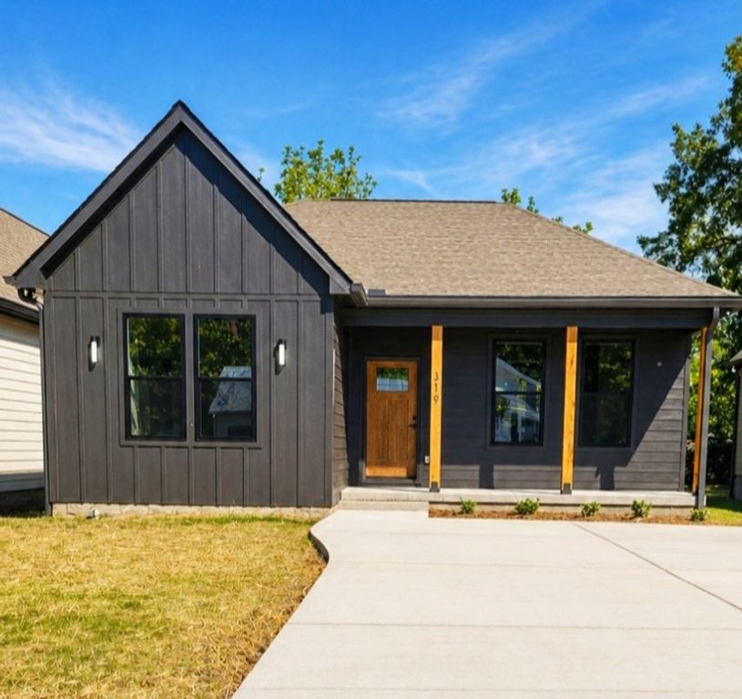 319 Jackson St, White Bluff, TN 37187