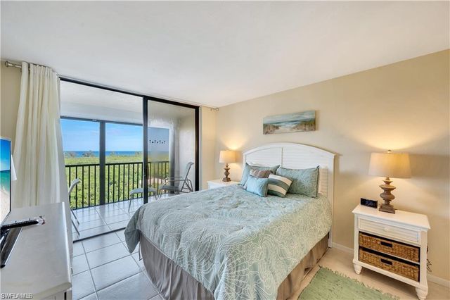 17 Bluebill AVE 904, Naples, FL 34108