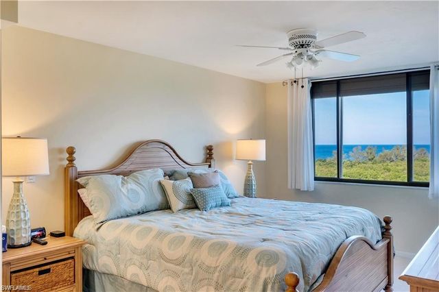 17 Bluebill AVE 904, Naples, FL 34108