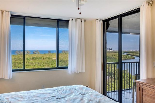 17 Bluebill AVE 904, Naples, FL 34108